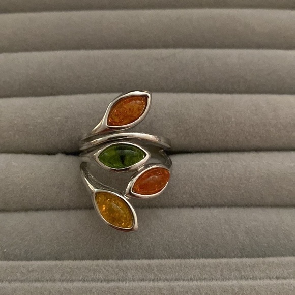 𝅺✨ Summer fun Ring. Multi color fresh leaf pattern. Size 8 - Picture 3 of 9